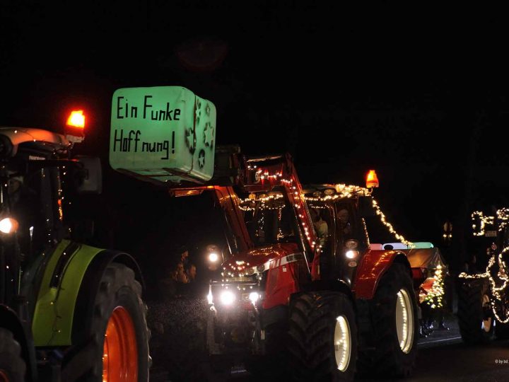 Trecker-Umzug Borken – Viele tausend Menschen an der Strecke