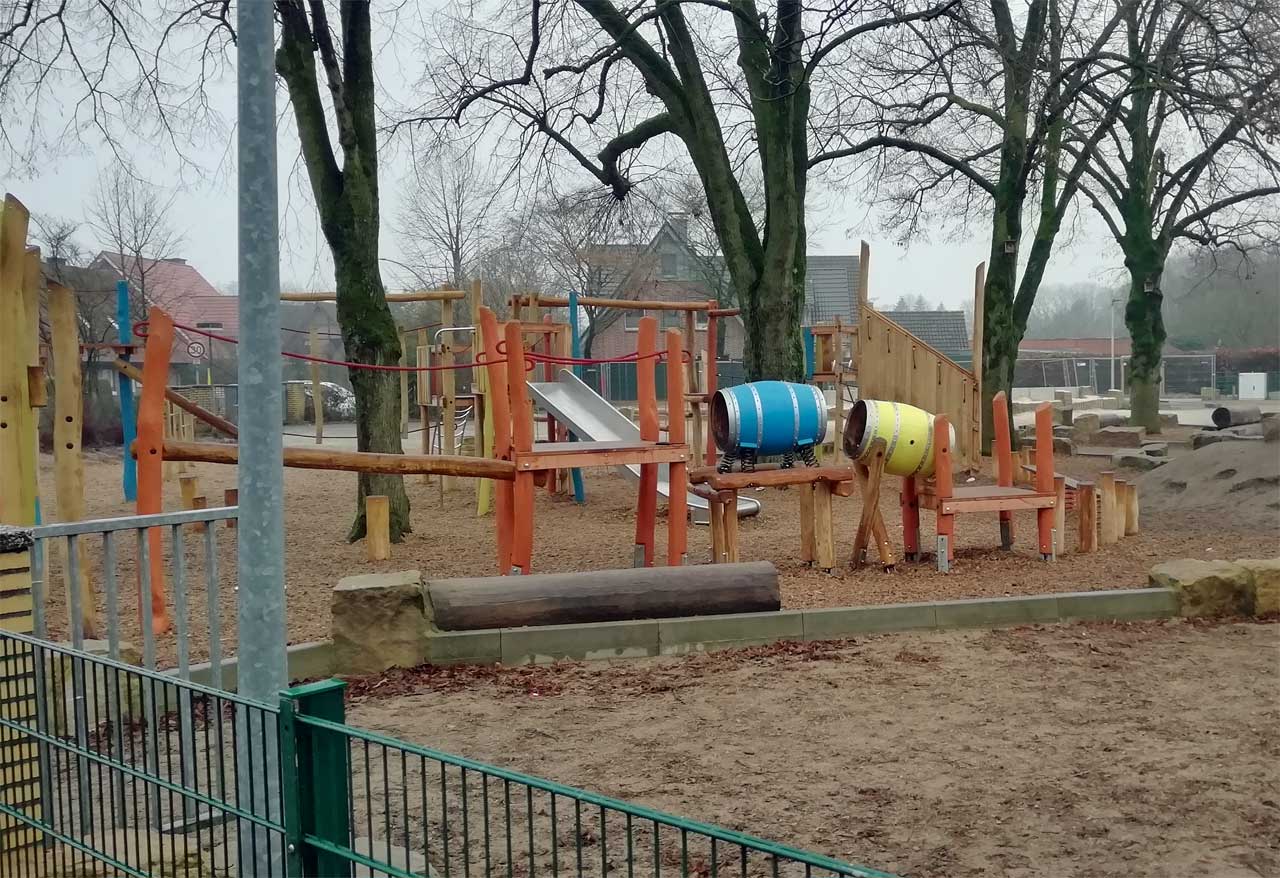 Astrid-Lindgren-Grundschule – Neues Spielgerät kündigt Ende der Baumaßnahmen an