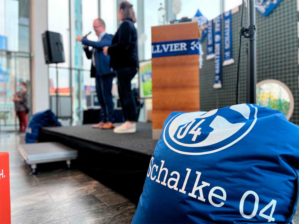 „Turmkicker“ kicken für den guten Zweck gegen die „Schalke 04 Traditionsmannschaft“