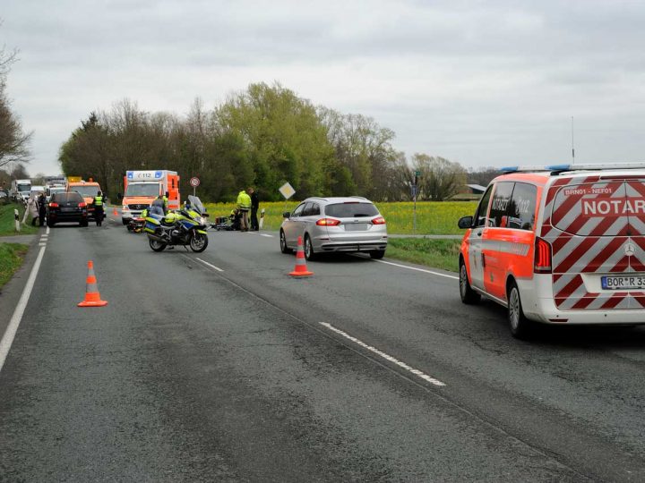 Oeding – Vollsperrung der Vredener Straße – Radfahrer von PKW erfasst