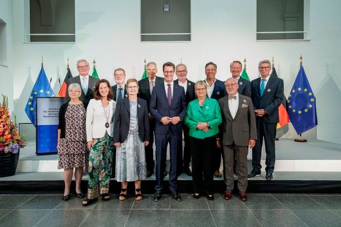 Ministerpräsident Hendrik Wüst verleiht Verdienstorden des Landes Nordrhein-Westfalen