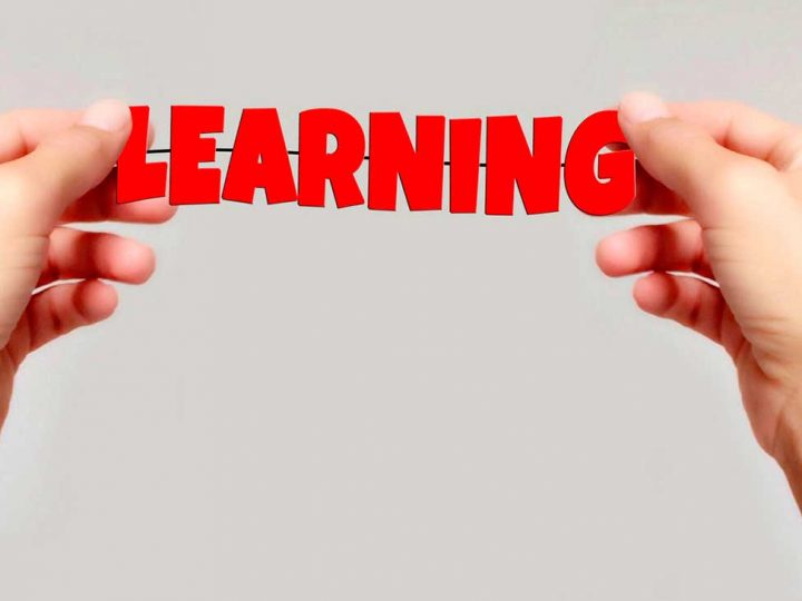 Besten-Ehrung: Ministerpräsident Wüst gratuliert den besten Schülerinnen und Schülern