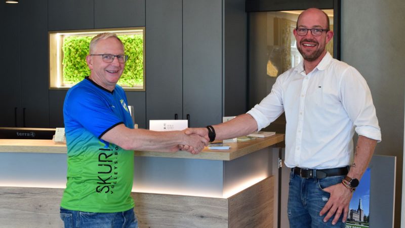André Wachtmeister (r.) von der Raesfelder Catering-Firma Wachtmeister ist neuer Caterer und Sponsor der Skurios Volleys