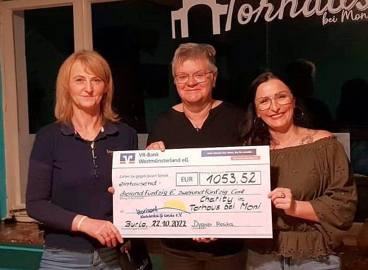 Burloer Gastwirtin Monika Dygner überreicht Spendenscheck an Weseker Kinderkrebshilfe