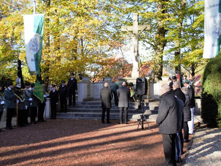 Volkstrauertag – Burloer und Borkenwirther Schützen gedenken der Verstorbenen