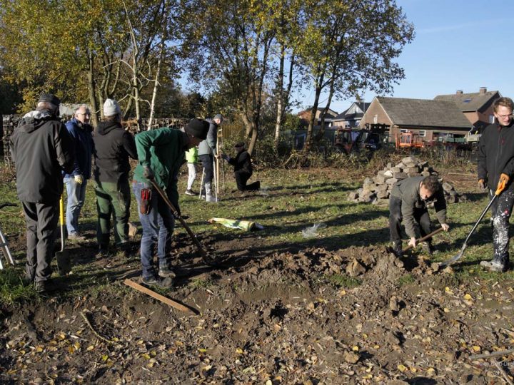 Pflanztag in Weseke – Gemeinschaftsaktion „Streuobstwiese“ schreitet voran