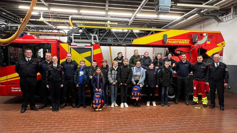 Feuerwehr Borken – Nachwuchs vor vollem Haus begrüßt – Jugend erhielt erste Auszeichnung