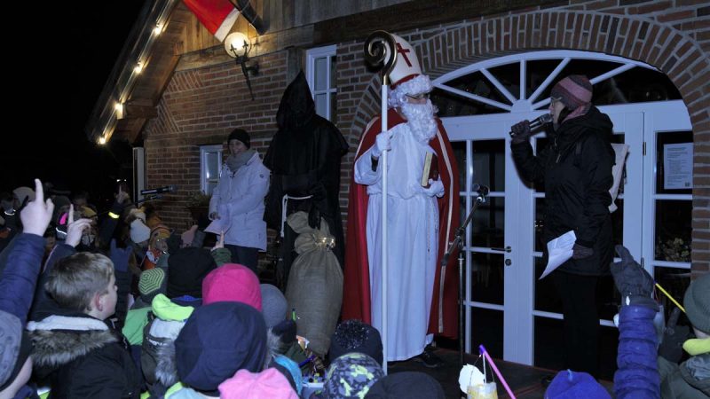 Nikolausumzug in Burlo – Kinderaugen strahlten mit den Laternen um die Wette