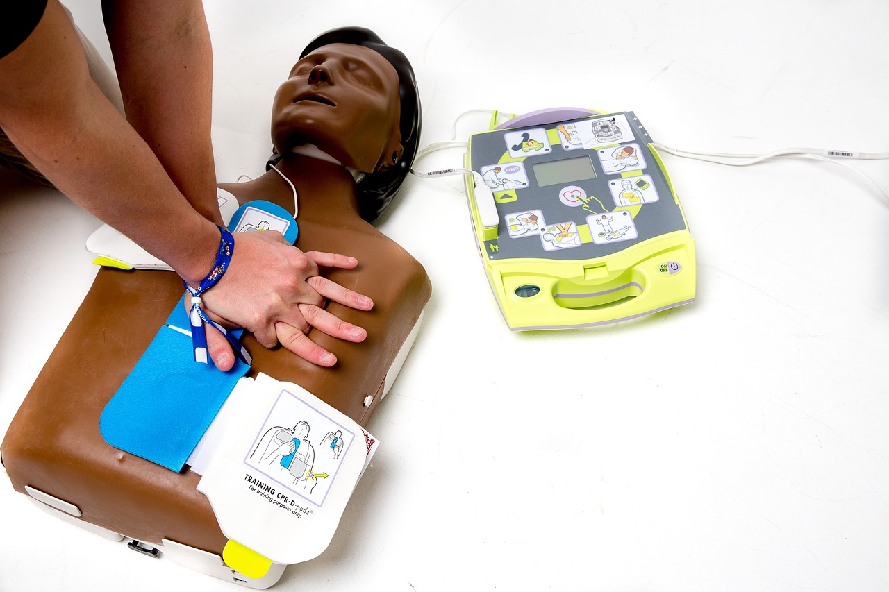 Erste-Hilfe bei Herz-Kreislauf-Stillständen – Defibrillatoren-Standorte in Burlo