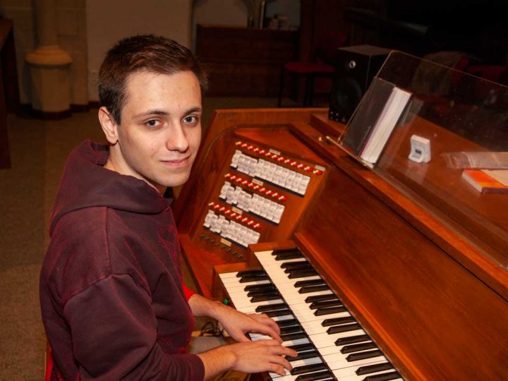 Weseke – 18-jähriger Kirchenmusiker feiert am Sonntag Premiere als Komponist