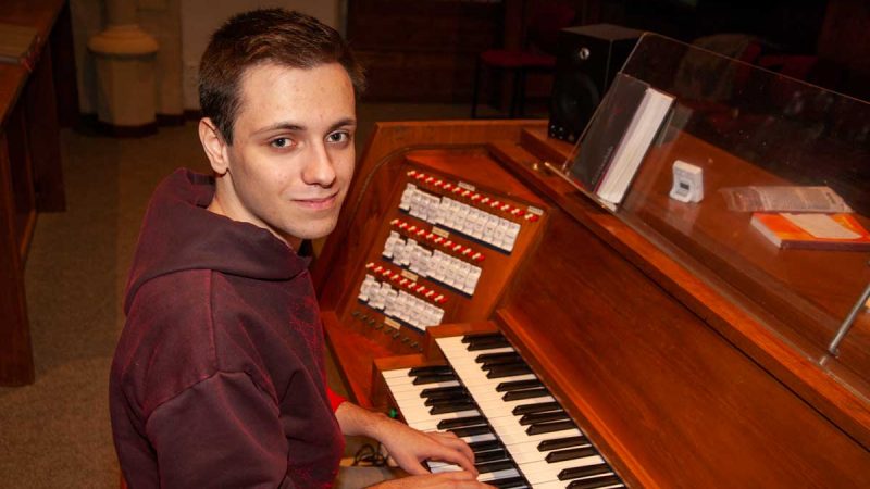 Weseke – 18-jähriger Kirchenmusiker feiert am Sonntag Premiere als Komponist