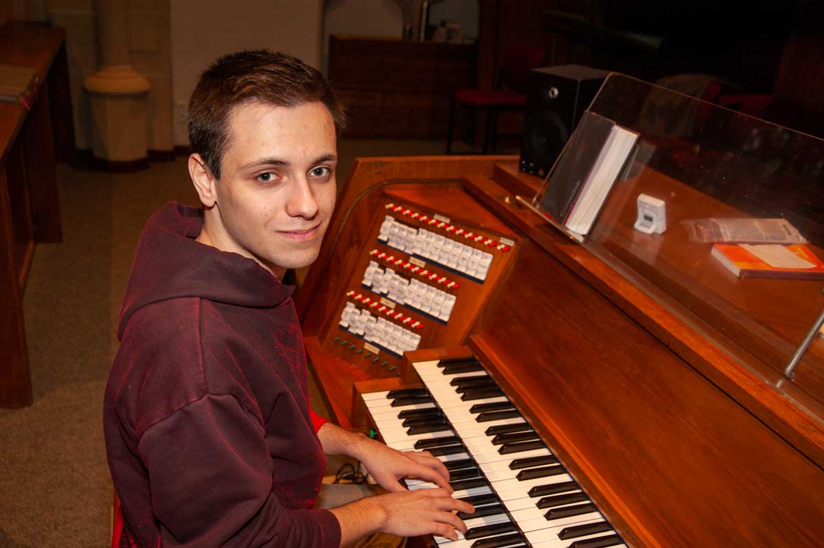 Weseke – 18-jähriger Kirchenmusiker feiert am Sonntag Premiere als Komponist