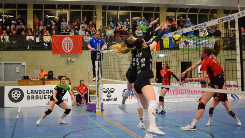 Skurios-Volleys – Auswärtssieg nach Nerven-Krimi in der Hansestadt
