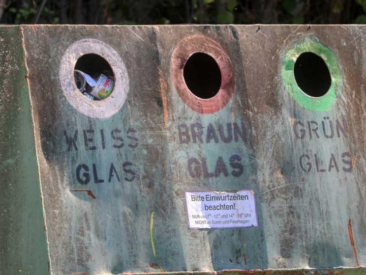 Überfüllte Glascontainer – Ausfall eines Entsorgungsfahrzeugs