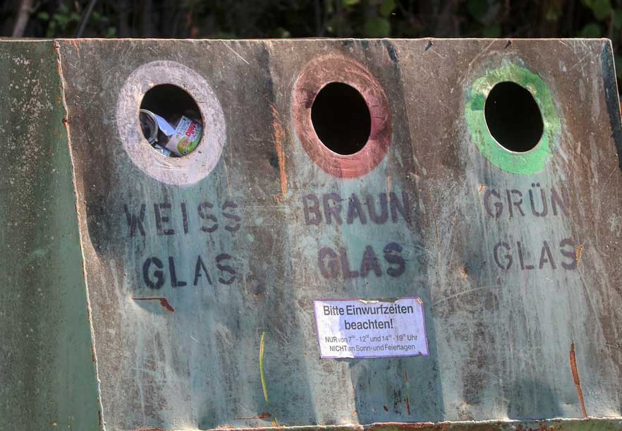 Überfüllte Glascontainer – Ausfall eines Entsorgungsfahrzeugs