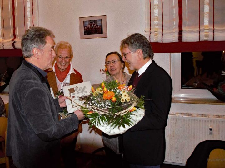 Kirchenchor St. Marien Burlo – Zum Winterfest gab es Urkunden für die Jubilare