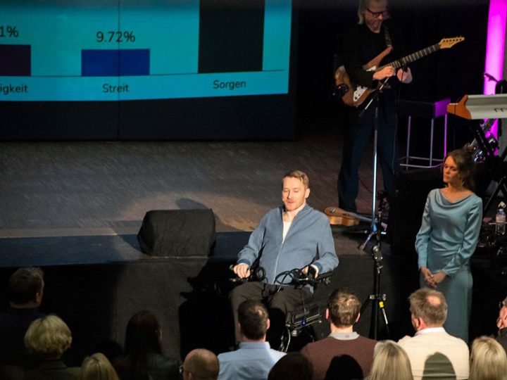 „Schwerelos“ in Burlo – Unterhaltsamer Abend im Forum Mariengarden mit Samuel Koch