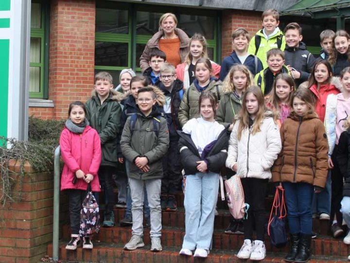 4. Schuljahre der Astrid-Lindgren-Schule aus Burlo erkundeten das Borkener Kreishaus