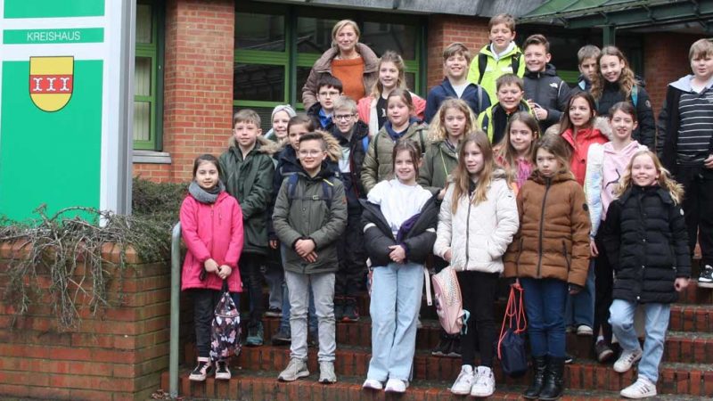 4. Schuljahre der Astrid-Lindgren-Schule aus Burlo erkundeten das Borkener Kreishaus