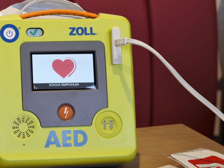 Öffentlich zugängliche Defibrillatoren in Burlo und Borkenwirthe ab sofort in Betrieb
