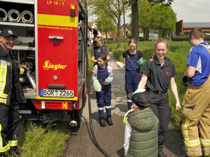 Großreinemachen für den Sommer – Jugendfeuerwehr im Einsatz