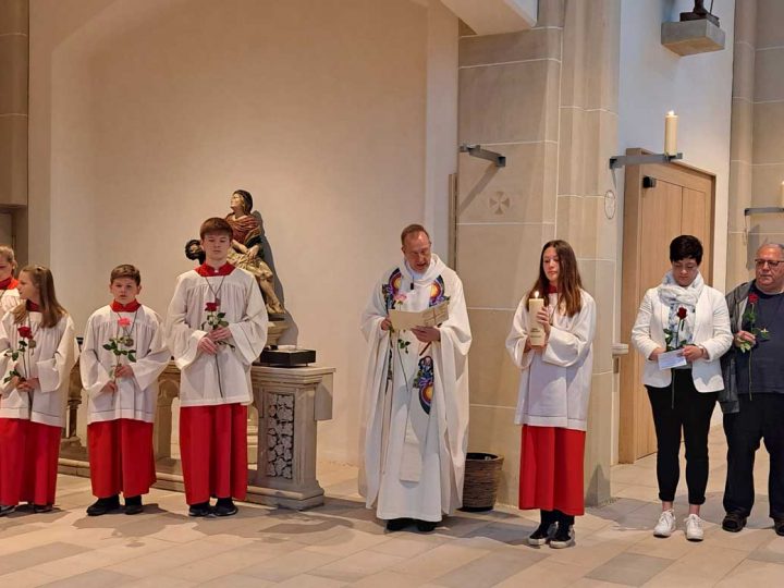 St. Ludgerus Borken – Apostelkerze im Rahmen eines besonders gestalteten Gottesdienstes gesegnet