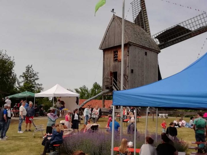 Bockwindmühle Weseke – Mühlenfest bei bestem Wetter sehr gut besucht