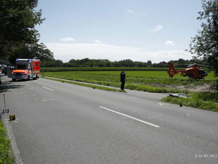 Radfahrer überquert unvermittelt die Fahrbahn und wird von PKW erfasst