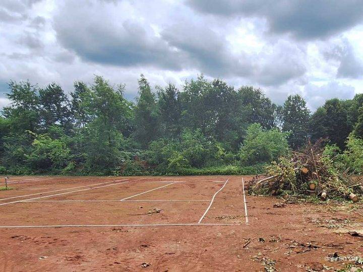 Tennisanlage in Burlo – Hier bekommt der Begriff „Lost Places“ eine neue Bedeutung
