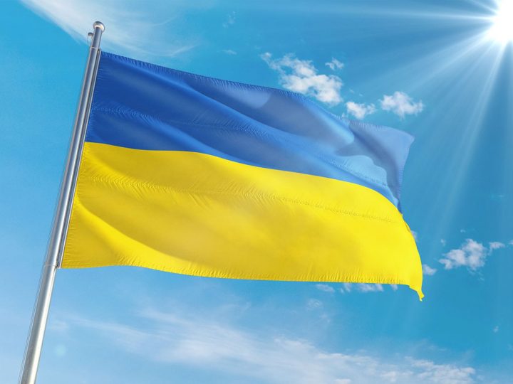 Ukrainischer Unabhängigkeitstag – Blau-Gelbe Flagge wird am Borkener Kreishaus gehisst