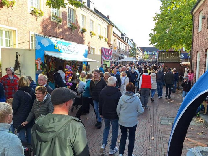 Blick in die Nachbarschaft – Stadtlohner City zum „Kiepenkerl-Treffen“ rappelvoll