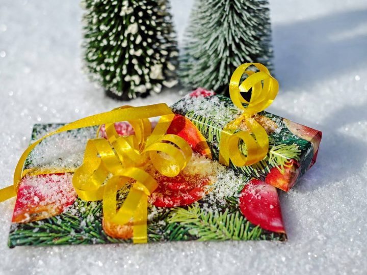 Geschenkpapier, Folien und Kartons an den Festtagen richtig entsorgen