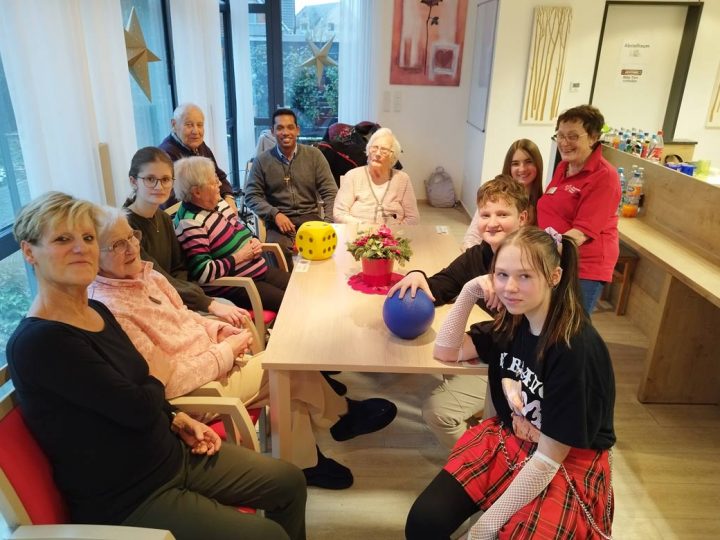 Schüler-Projekt „SCHENK MIR DEINE ZEIT“ findet im Burloer „Haus Rosengarten“ großen Anklang