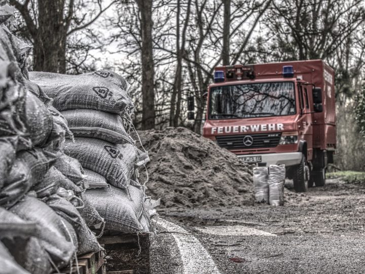 Feuerwehr aus dem Kreis Borken ünterstützt bei Deichsicherung in Oberhausen