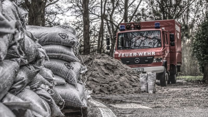 Feuerwehr aus dem Kreis Borken ünterstützt bei Deichsicherung in Oberhausen