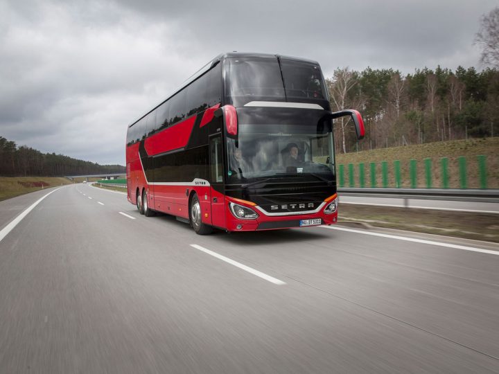 Schokolade im „Sprinter“ – Westfalen Bus und „Kraftverkehr Menchen“ überraschen Fahrgäste