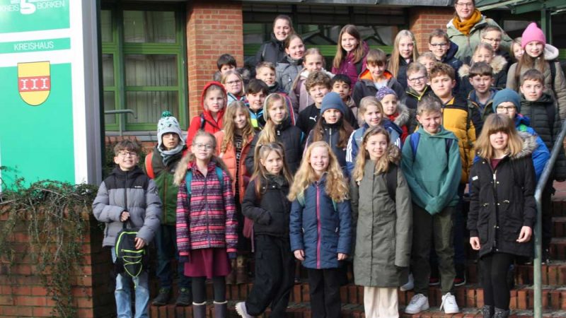 Schüler/-innen der Astrid-Lindgren-Grundschule aus Burlo erkundeten das Kreishaus