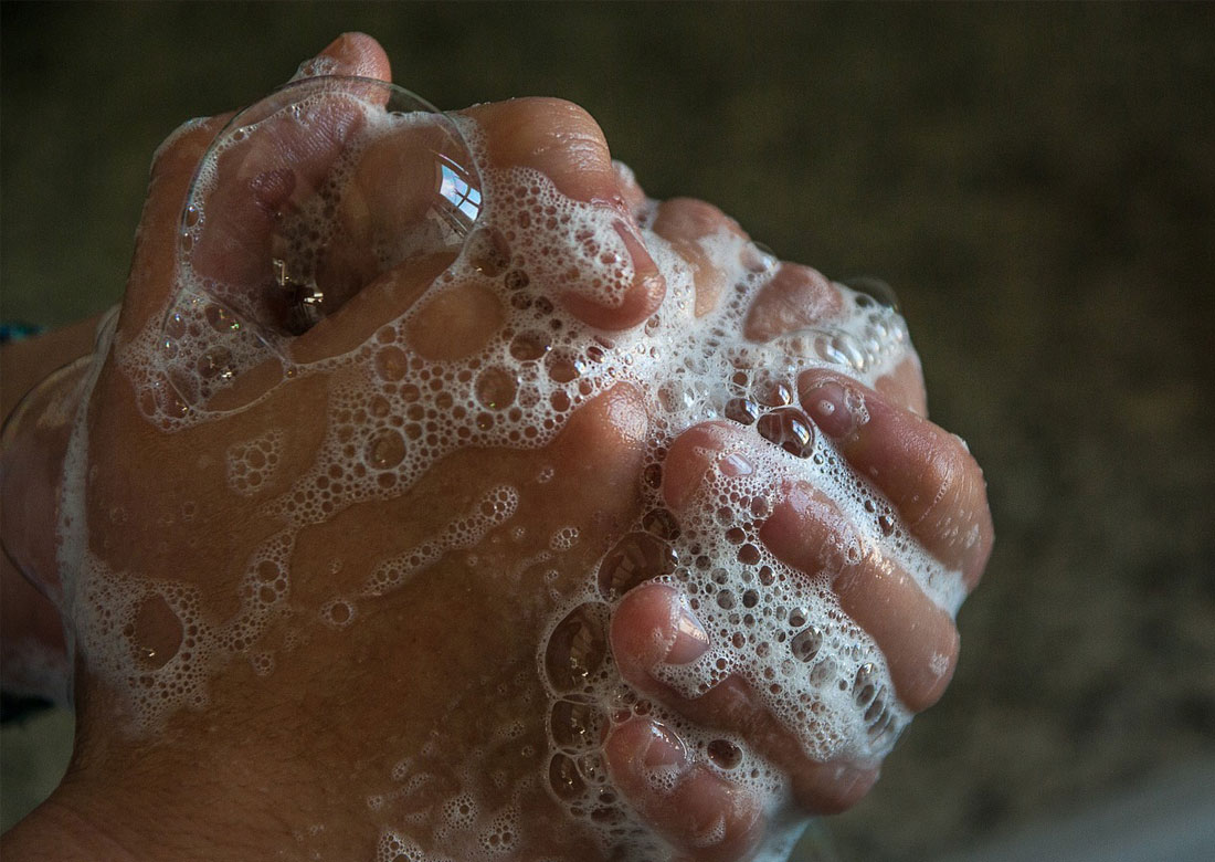 Entsprechende Handhygiene trägt dazu bei, das Infektionsrisiko zu reduzieren - Symbolbild