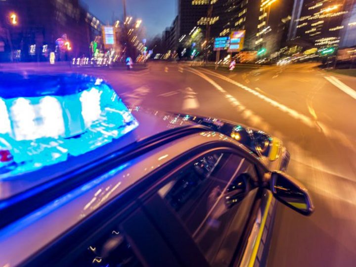 Polizei zeigt Rasern Rot: Verstärkte Verkehrskontrollen vor Ostern