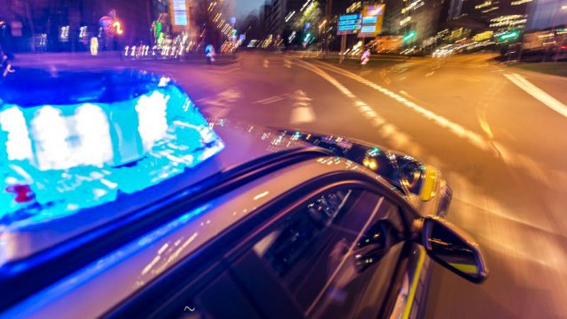 Polizei zeigt Rasern Rot: Verstärkte Verkehrskontrollen vor Ostern