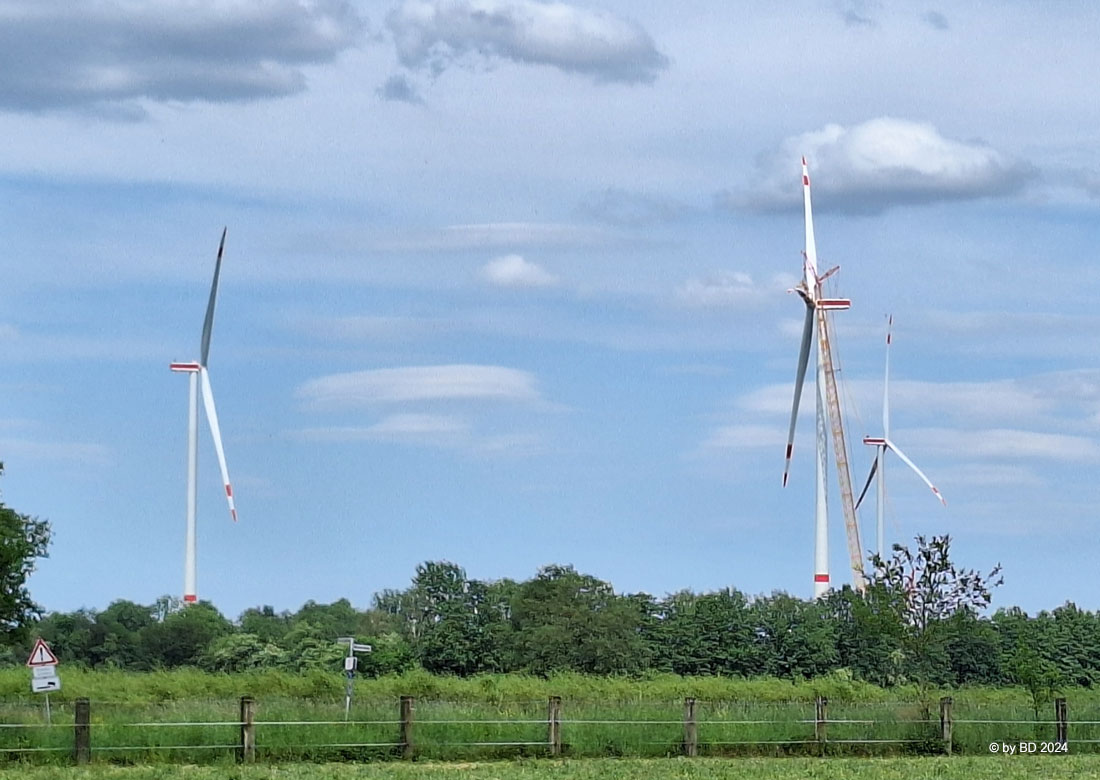 Windpark Oeding-Weseke – Heute erfolgte die Montage des letzten Rotorbauteils