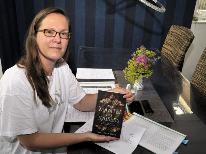 „Der Mantel des Kaisers“ – Burlo-Direkt im Gespräch mit Buchautorin Christina Maus