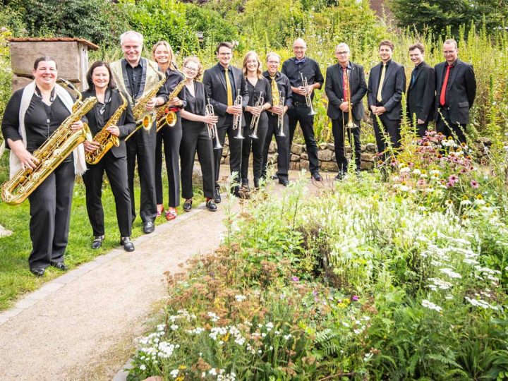 „Young People Big Band“ – Konzert am Sonntag, 4. August 2024, vor dem Heimathaus in Burlo