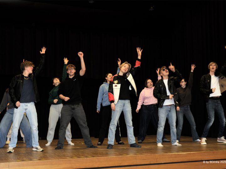 Kurz vor der Premiere des Musicals „GREASE“ steigt das Lampenfieber beim „Jungen Ensemble Mariengarden“