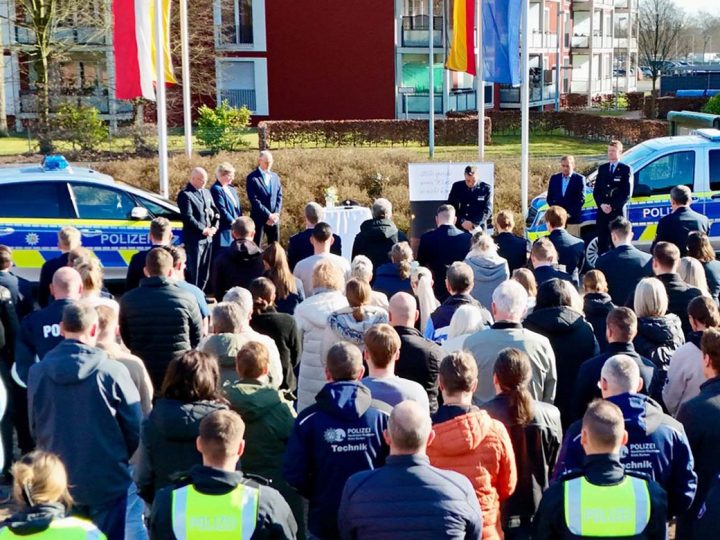 Flaggen auf Halbmast – Polizei gedenkt ihrer Verstorbenen