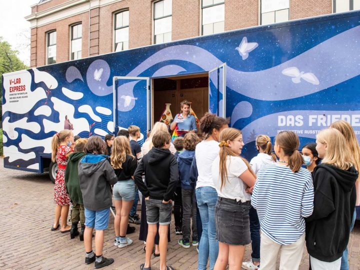 Interaktive Ausstellung – Friedenslabor für Schulklassen macht in Borken Halt