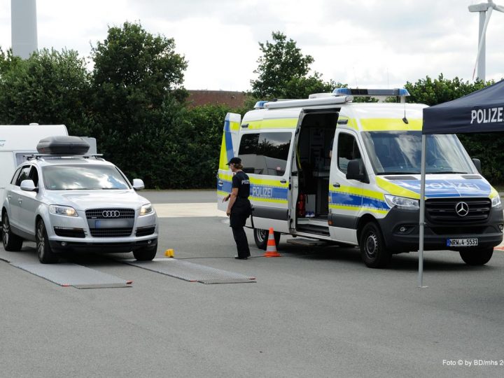 Wiegeaktion der Polizei Borken für Wohnmobile und Wohnwagen-Gespanne sehr gut besucht