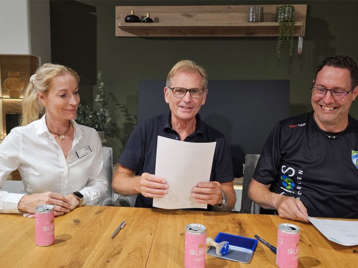 Borkener Möbelhaus Skurios® bleibt Volleyball-Hauptsponsor
