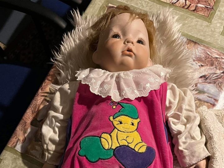 Verkaufe Künstlerpuppe mit Porzellan-Kopf und -händen