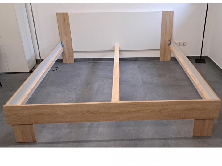 Verkaufe 3-teiliges Bettgestell mit 2 Nachtkonsolen